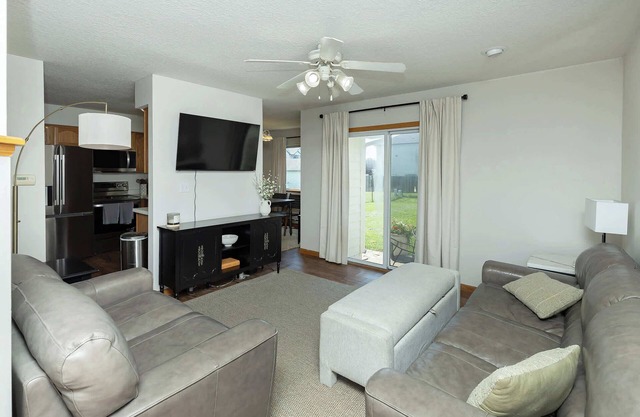 Spacious 4-Bed/2.5 BA Modern Home