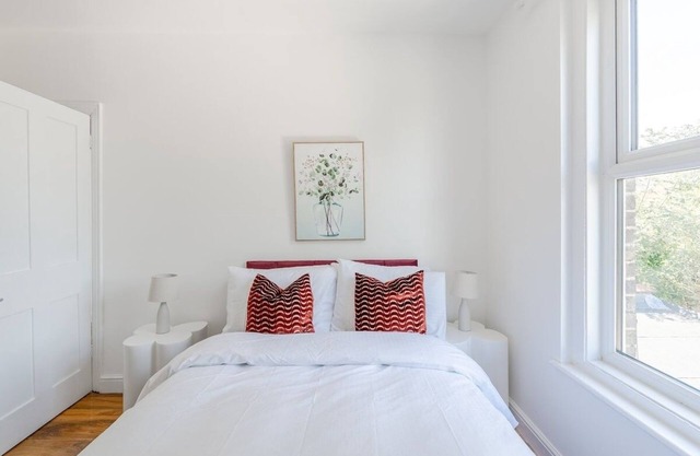 "Spacious 4-Bed Family Home in Chatham – Modern Comfort & Prime Location!"