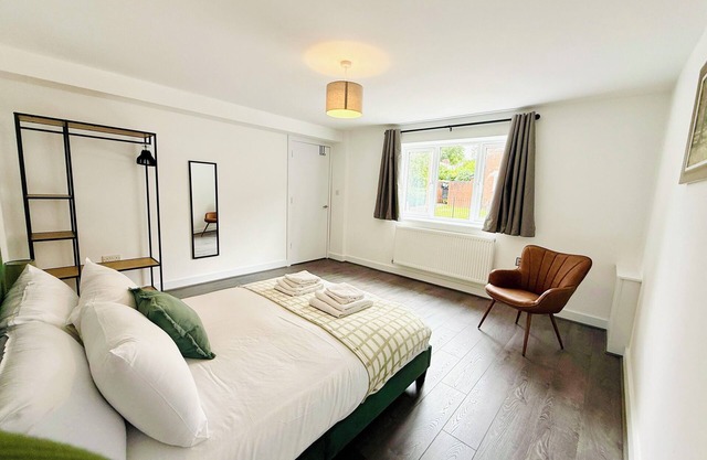 Spacious 4‑Bed Home Near Metrolink Whitefield