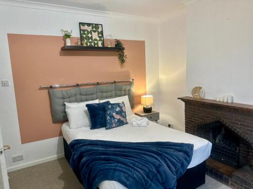 Spacious 4 Bed Home Near NEC, JLR & Airport Parking for 3 Cars Ideal for Contractors!