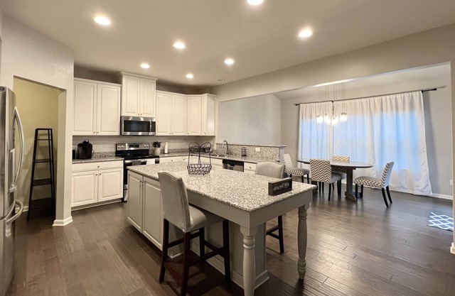 Spacious 4 Bed in Steele Creek w Fenced Yard