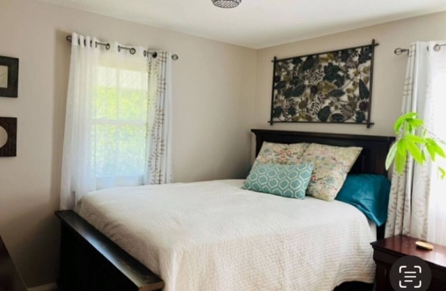 Spacious 4-bedroom house in brilliant Saratoga Springs with WiFi, AC