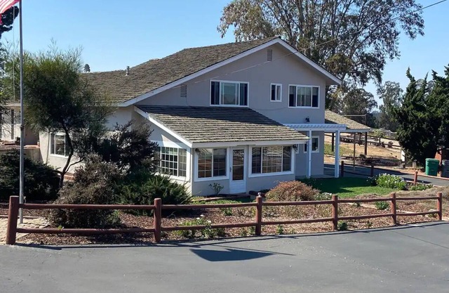 Spacious 4-bedroom country home in lovely Arroyo Grande with Wi-FinWedding Venue
