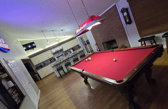 Spacious 4-bedroom house w/gym, pool, WiFi, 8 miles from Ft. Bennings back gate
