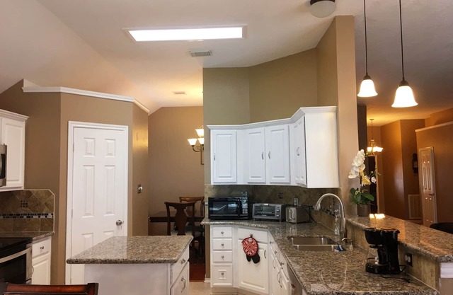 Spacious 4 bedroom and cozy house for families