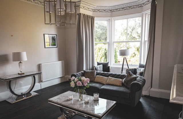 Spacious 4 Bedroom Flat in Stirling