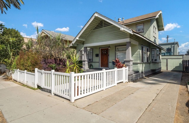 Spacious 4 Bedroom Home in Downtown Long Beach