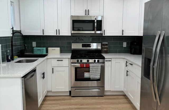 Spacious 4-bedroom house with WiFi, fitness room in nice Glassboro
