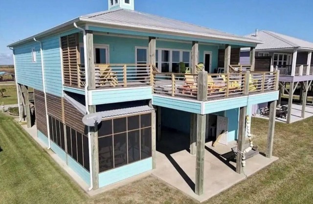 Spacious 4-bedroom home on quiet Gulf Coast beach