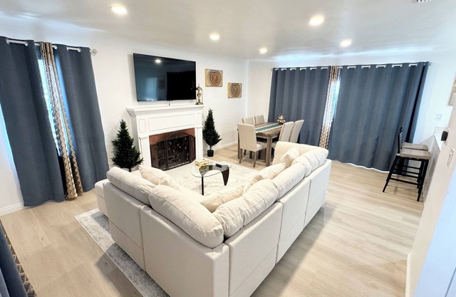 Spacious 4-bedroom house and 2-bathrooms in charming Whittier with WiFi, AC