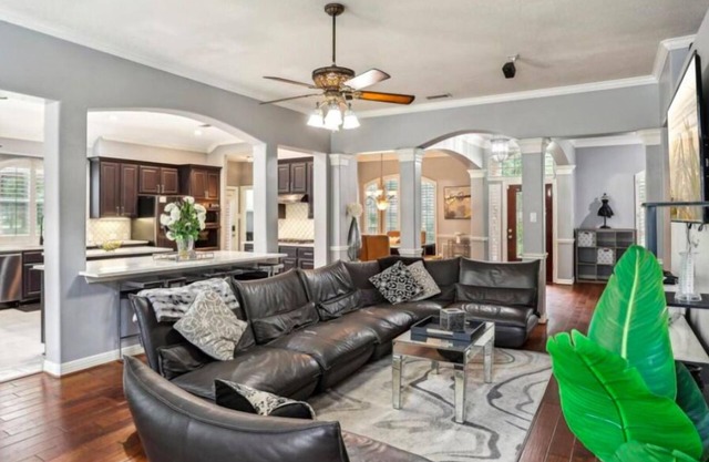 Spacious 4-bedroom house with AC, WiFi in peaceful Cypress
