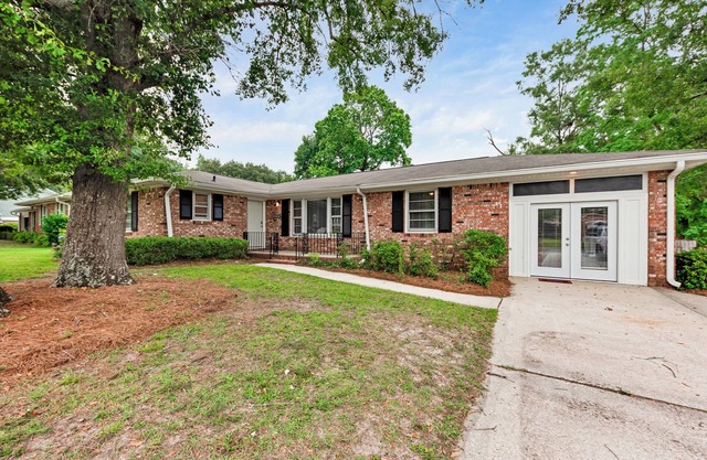 Spacious 4-bedroom house in charming Hanahan with AC, WiFi
