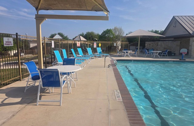 Spacious 4-bedroom house in wonderful Schertz with AC, WiFi