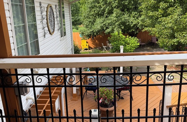 Spacious 4 bedroom house with WiFi, fitness room in brilliant Omaha.