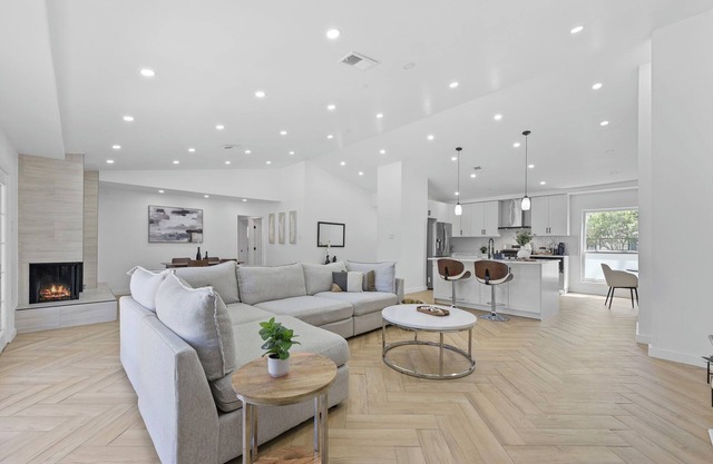 Spacious 4-bedroom Modern house in phenomenal Dallas