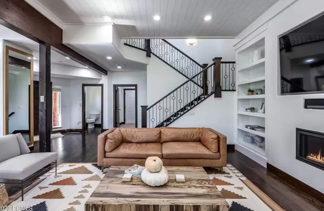 Spacious 4-bedroom townhome with bunk room, sauna, cold plunge in charming PC