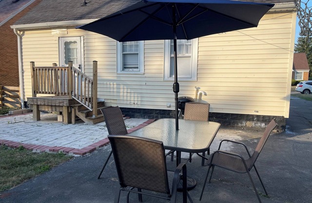 Spacious 4-Bedroom Home Near Buffalo Airport & Downtown 2 Full Baths
