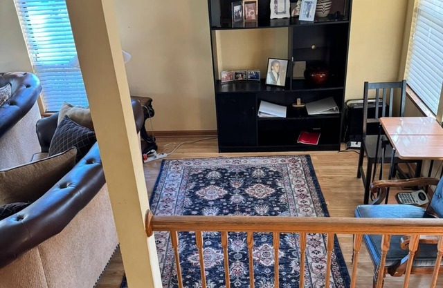Spacious 4-bedroom townhome with fitness room, WiFi in awesome Hanover Park