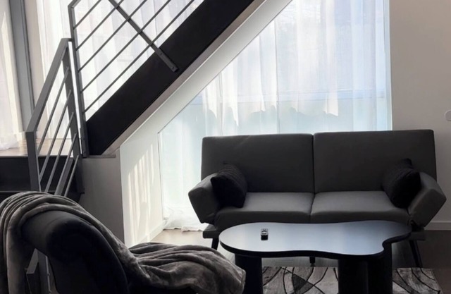 Spacious 4-bedroom apartment with Pool table and WiFi in awesome Philadelphia