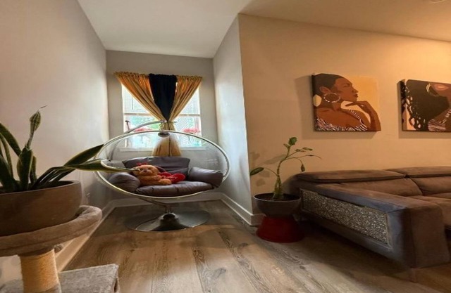 Spacious 4-bedroom house in charming Philadelphia with AC, WiFi