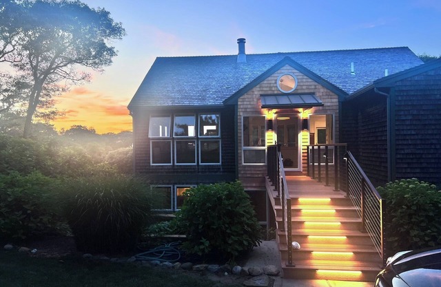 Spacious 4 Bedroom with Private Beach - West Tisbury