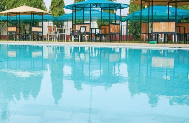 Spacious 4-bedroom with a pool