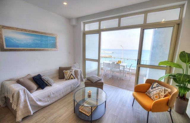 Spacious 4 bedrooms with sea view balcony GOSLM-3