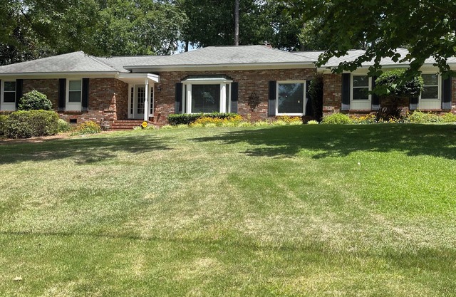 Spacious 4-BR, 3-BA house in West Augusta located 3.2 miles from the ANGC