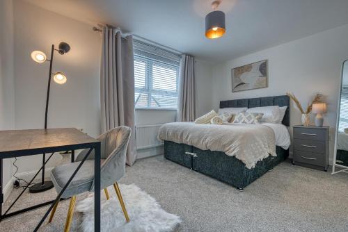 Spacious 4 BR House w/Parking