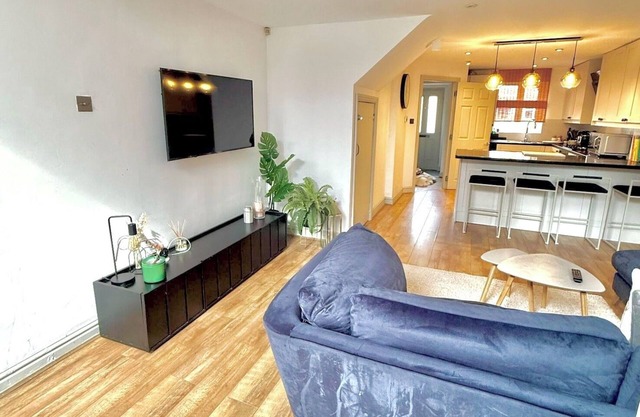 Spacious 4-BR | Outdoor Seating | 2 Free Parking