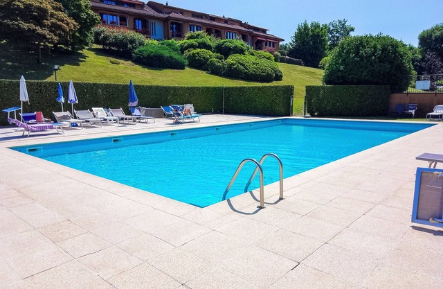 Spacious 4½-room apartment with 3 balconies, pool and children's pool