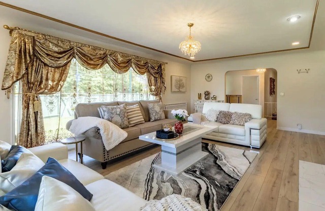 Spacious 4BD Family Home in Shaughnessy!nSTR License: 25-158069
