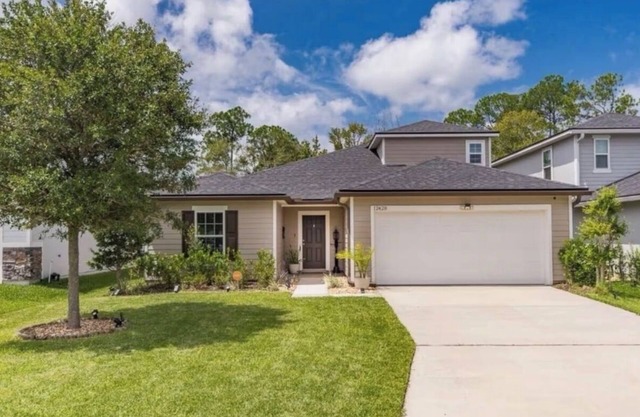 Spacious 4BR-3 Full bath- JAX Airport- RIVERCITY - BEACHES center spot.