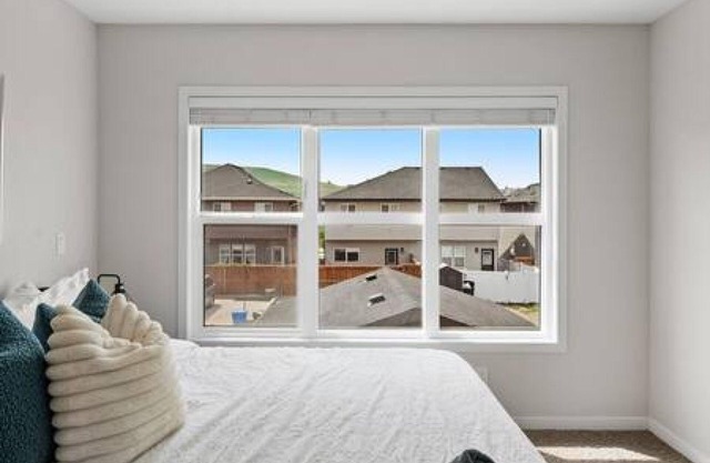 Spacious 4BR 3BA w/AC in Quiet SE Neighbourhood
