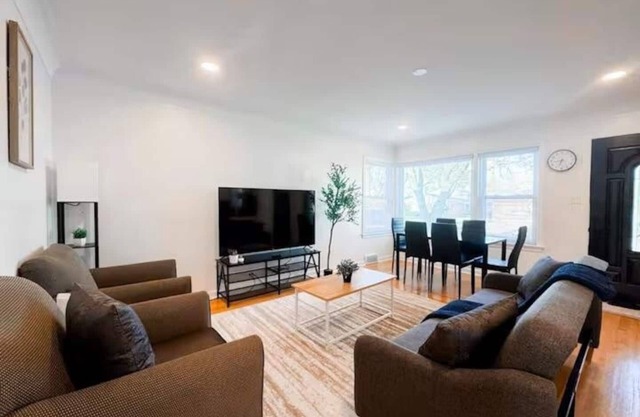 Spacious 4BR Family Retreat | Near Malls, Dining & Downtown | Sleeps 12+