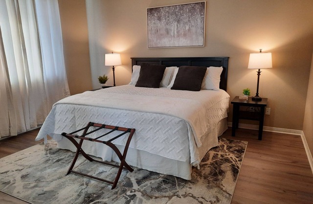 Spacious 4BR Home 2 King Beds Quiet Gated Community 30+ Day Stay