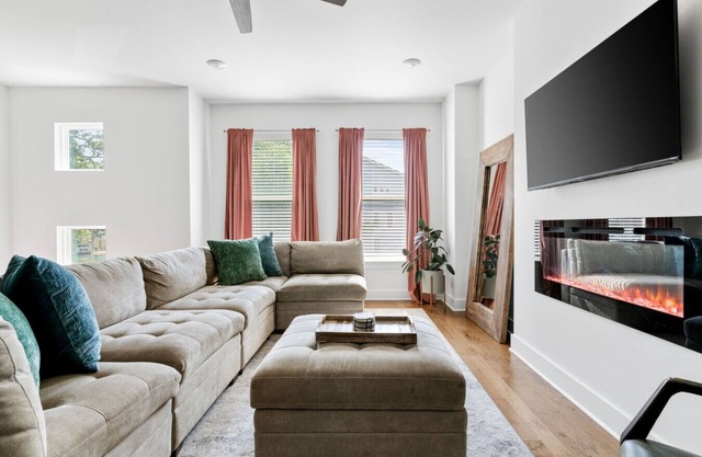 Spacious 4BR Near Downtown Charleston + Pool