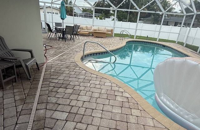 🌴 Spacious 4BR Oasis Private Pool 20 Min to White Sand Beaches