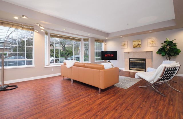Spacious 4BR w/Ensuites Mins to Downtown YVR UBC