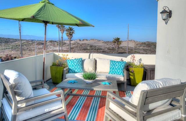 Spacious 4BR w/ Rooftop Deck, Fire Pit/Steps to Shore