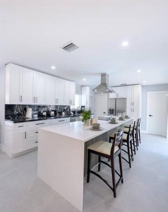 Spacious 4BR Waterfront Home with Private Pool, Tiki Hut & Free Parking near Miami & Key Largo