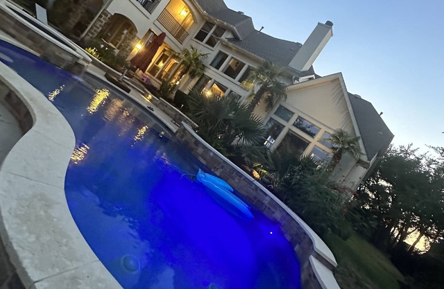 Spacious 4BR with heated Pool, heated Spa Pool Table in Gated Estate.