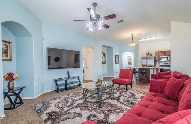 Spacious 4BR Yard by IAH – 30 Day stays