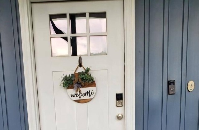 Spacious 5 Bd/2 Bth Home Nestled on Lake Hartwell