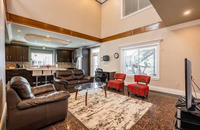 Spacious 5 bed/5 bath home
