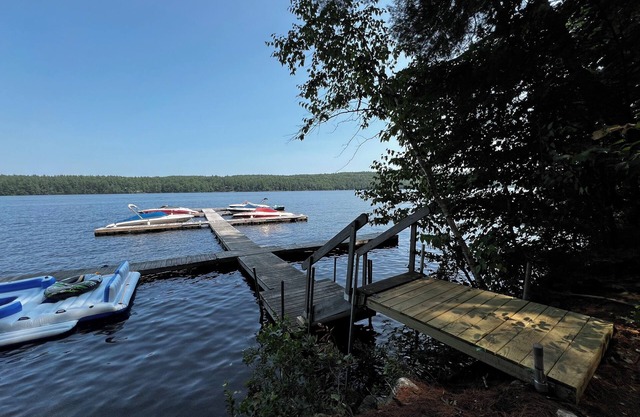 Spacious 5 bed Condo-with shared access to the waterfront