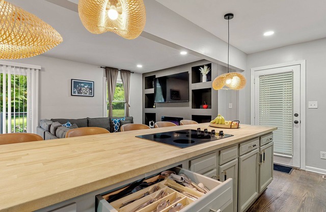 Spacious 5-bedroom bungalow in charming Georgia with Modern Amenities