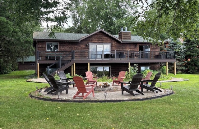 Spacious 5 Bedroom Castle Rock Lake Front Home