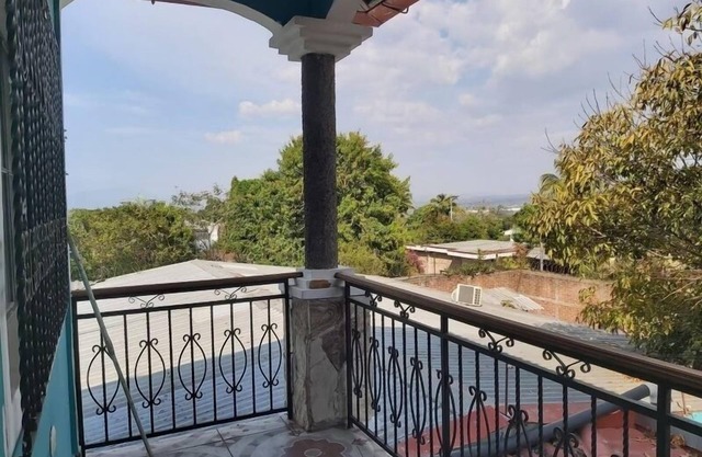 Spacious 5-bedroom house in charming Ahuachapan with WiFi, AC