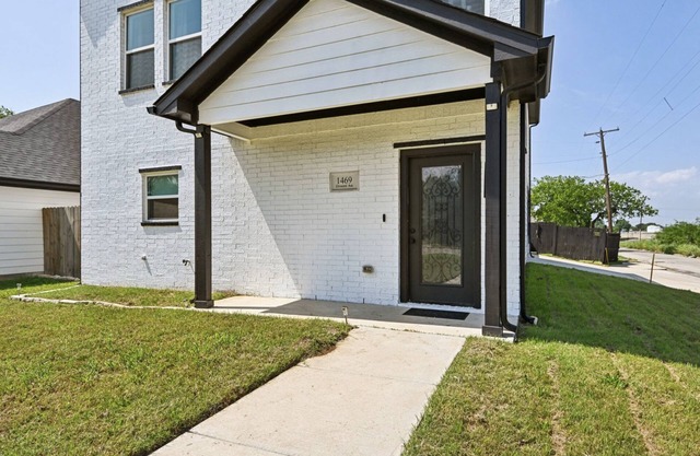 Spacious 5-bedroom house in delightful Fort Worth with WiFi, AC